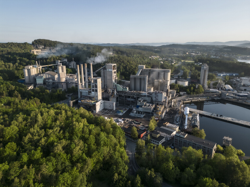 ser seg nødt til å gjenoppta produksjonen av Standard FA-sement med redusert innhold av flyveaske ved fabrikken i Brevik. Heidelberg Materials Sement Norge ser seg nødt til å gjenoppta produksjonen av Standard FA-sement med redusert innhold av flyveaske ved fabrikken i Brevik. Foto: Heidelberg Materials Sement Norge