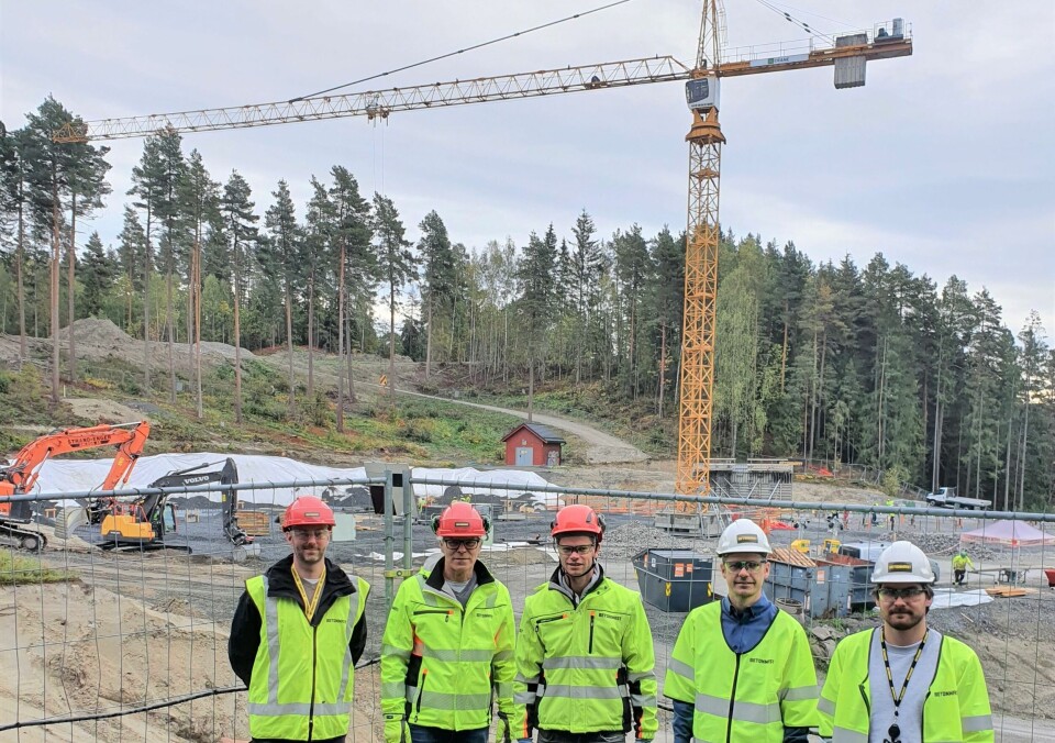 Prosjektleder Magnus Dæhli i Asker og Bærum (fra venstre) , prosjekteringsleder Finn Strømsvik i Betonmast Asker og Bærum, produksjonsleder Magne Larsen i Betonmast Asker og Bærum, innovasjonssjef Magnus Bjørndal Jacobsen i Betonmast og innovasjonsleder Sander Felberg i Betonmast Asker og Bærum. Prosjektleder Magnus Dæhli i Betonmast Asker og Bærum (fra venstre) , prosjekteringsleder Finn Strømsvik i Betonmast Asker og Bærum, produksjonsleder Magne Larsen i Betonmast Asker og Bærum, innovasjonssjef Magnus Bjørndal Jacobsen i Betonmast og innovasjonsleder Sander Felberg i Betonmast Asker og Bærum. Foto: Betonmast