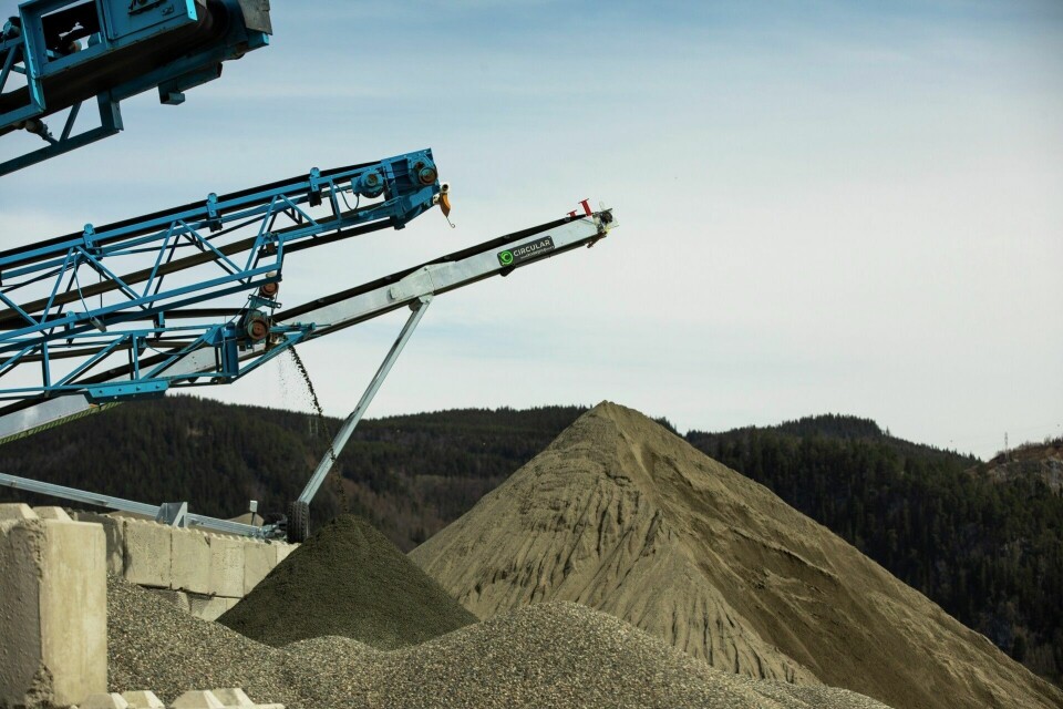 Blant massene som kommer ut som rene friskmeldte produkter ved Miljøpark finner vi blant annet singel, pukk, sand og kult, for å nevne noen. Blant massene som kommer ut som rene friskmeldte produkter ved Miljøpark finner vi blant annet singel, pukk, sand og kult, for å nevne noen.