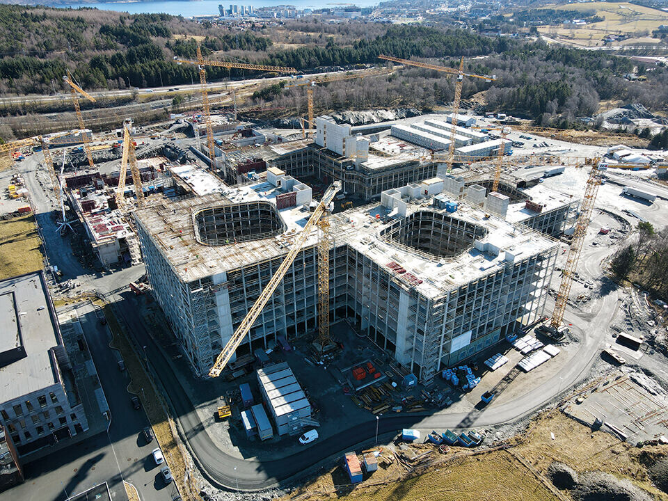 Byggingen av det nye universitetssykehuset i Stavanger er for tiden landets største byggeprosjekt. Byggingen av det nye universitetssykehuset i Stavanger er for tiden landets største byggeprosjekt. Foto: Mikal Haga, Kruse Smith.