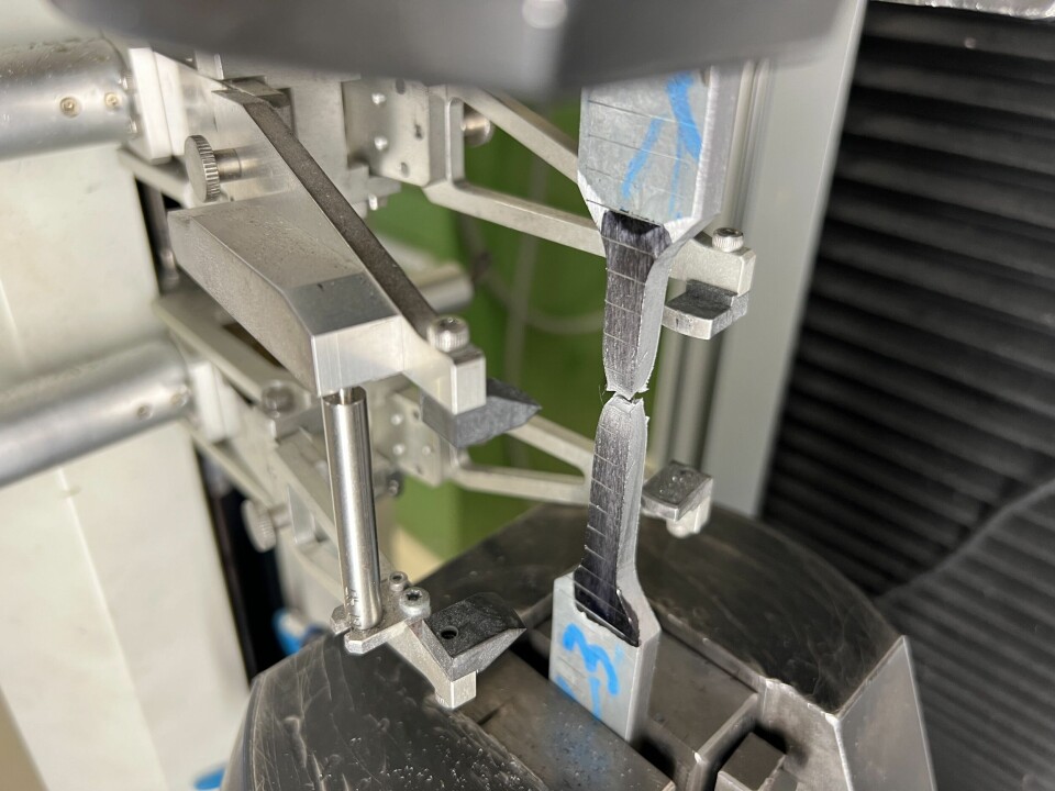 Kiwas laboratorier utfører flere typer tester for å bestemme byggematerialers egnethet for gjenbruk. Her testes en stålprøve på Kiwas laboratorium på Rygge. ( Kiwas laboratorier utfører flere typer tester for å bestemme byggematerialers egnethet for gjenbruk. Her testes en stålprøve på Kiwas laboratorium på Rygge. (Foto: Kiwa)