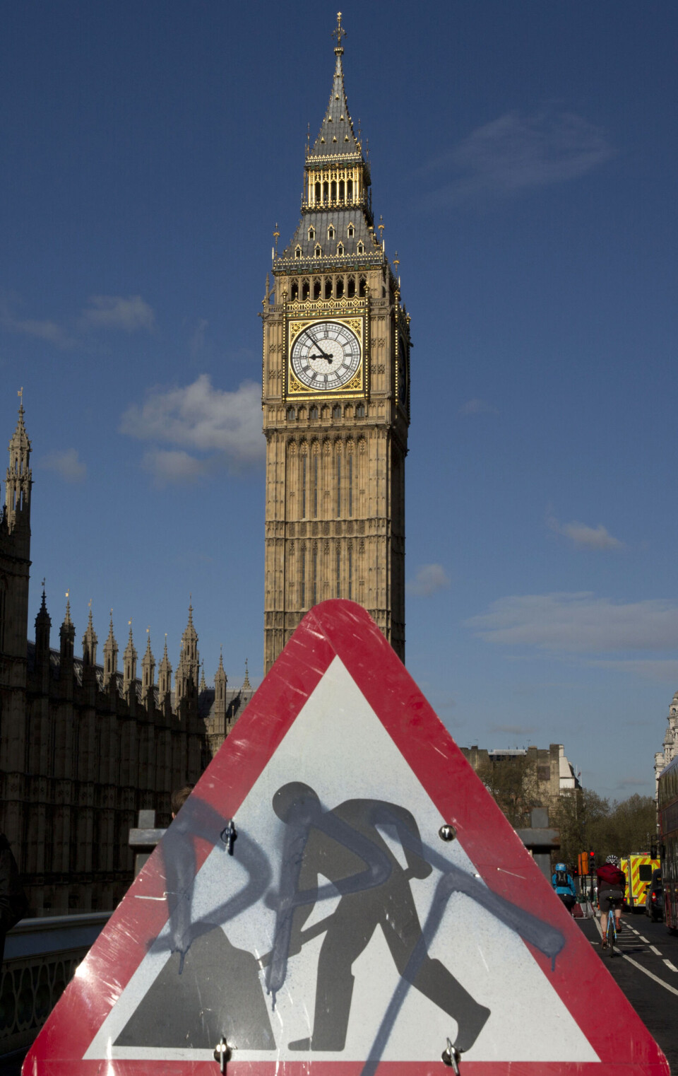 En rapport advarer om at den britiske parlamentsbygningen i London kan falle sammen. Foto: AP Photo/Matt DunhamStore deler av fasaden, som er skjermet for offentligheten, er rammet av forurensning. Foto: Marius LysøGang mellom Overhuset og Underhuset. Foto: Marius Lysø