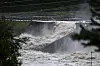 Glomma brast gjennom demningen på Braskereidfoss. Foto: Cornelius Poppe / NTB