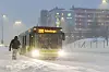Snø og kulde førte til store problemer for elbusser i både Oslo og Akershus i vinter. Nå ønsker fylkesrådet i Akershus å utsette bussenes elektrifiseringskrav. Her en buss ved Mosenteret i Nittedal i januar. Foto: Paul Kleiven / NTB