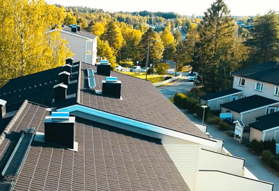 Solskinnshistorien fra rekkehus-taket - vi sparte 5000 kneløft med Metrotile takpanner