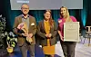 Tom Myhre (bærekraftsdirektør i Backe), Cecilie T. Myrseth (næringsminister AP) og Evelin Valme (innkjøpsdirektør i Backe). Foto: Backe