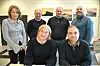 Kontraktsignering på kommunehuset. Foran sitter: Ingrid Ovidie Rangønes og Eskild Røsand. Bak fra venstre: Berit Hannasvik, Kjell Lyngstad, Kjetil Leirbekk og Roy Tore Misund. Foto: Trond Hasselø, Tidens krav