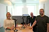 Administrerende direktør i Rådgivende ingeniørers forening Liv Kari Hansteen og programlederne Frode Aga og Christian Aarhus. Foto: Marius Lysø