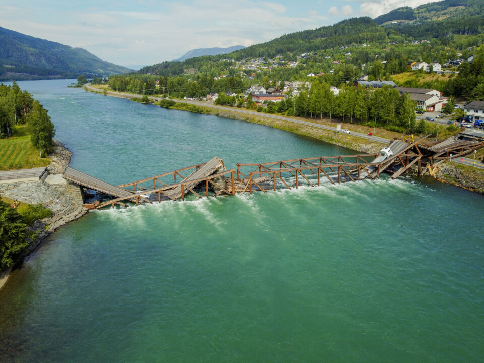 Tretten bru kollapset mandag i forrige uke. Tretten bru kollapset mandag i forrige uke. Foto: Stian Lysberg Solum / NTB