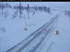 Det har vært kolonnekjøring og stengte fjelloverganger flere steder i Sør-Norge som følge av vind og snøfokk. Blant annet på RV7 over Hardangervidda. Foto: Trafikkamera / Statens vegvesen / NTB