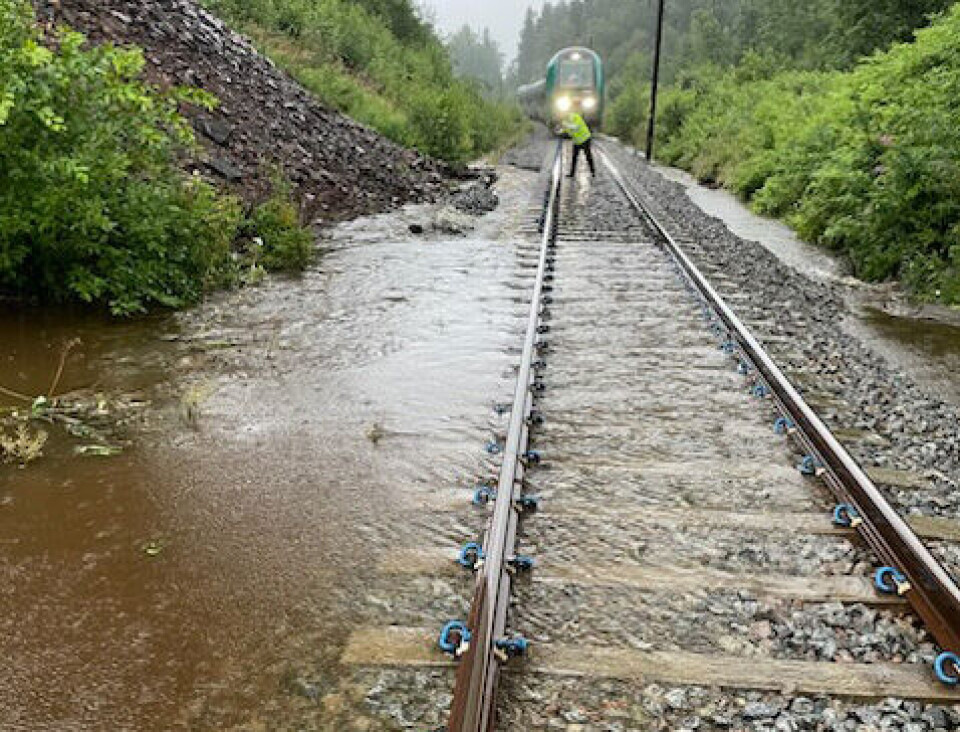 Regnvær har ført til flom i Innlandet, blant annet på Gjøvikbanen. Regnvær har ført til flom i Innlandet, blant annet på Gjøvikbanen. Foto: Bane Nor / NTB