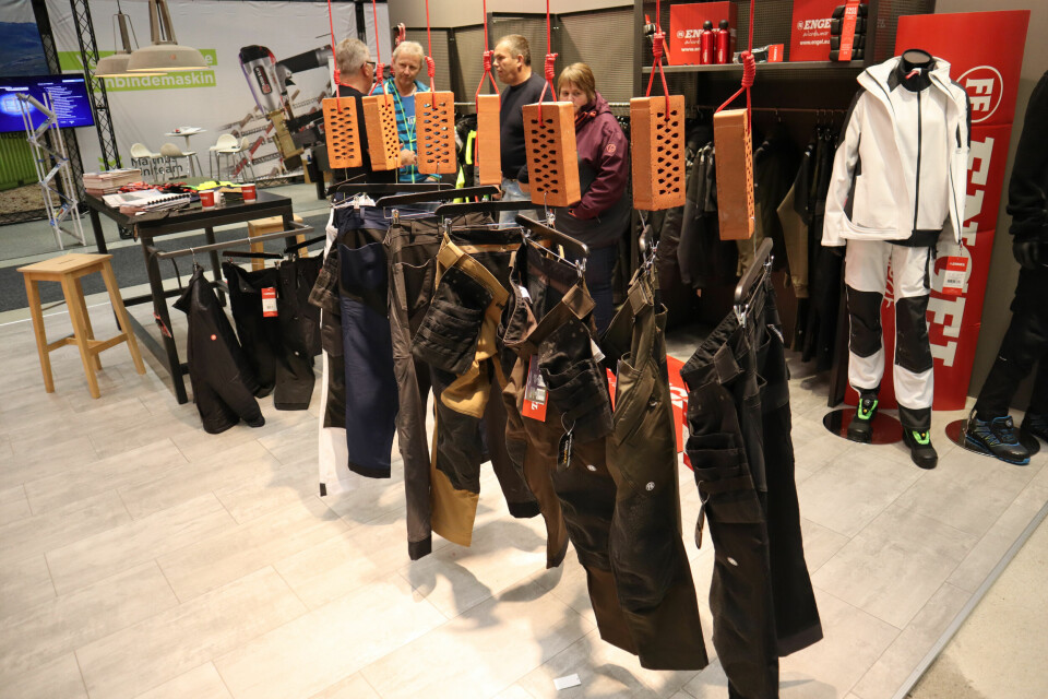 Det er mange utstillere som viser frem arbeidstøy på Bygg Reis Deg. Her fra standen til Engel Workwear. Foto: Svanhild Blakstad