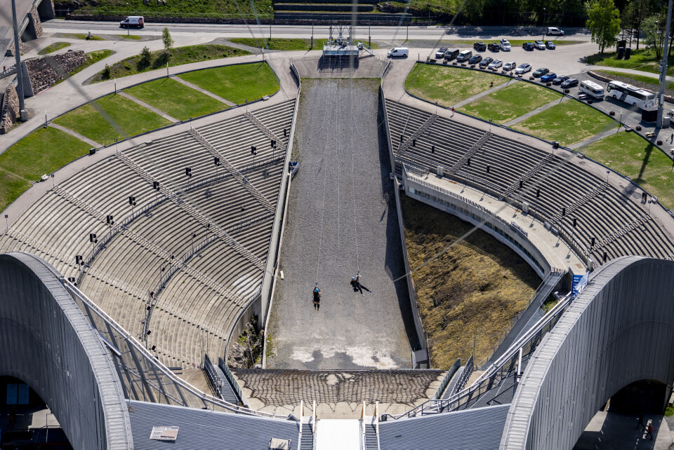 Oslo byråd skal undersøke mulighetene for å legge plast i Holmenkollen. Oslo byråd skal undersøke mulighetene for å legge plast i Holmenkollen. Foto: Javad Parsa / NTB