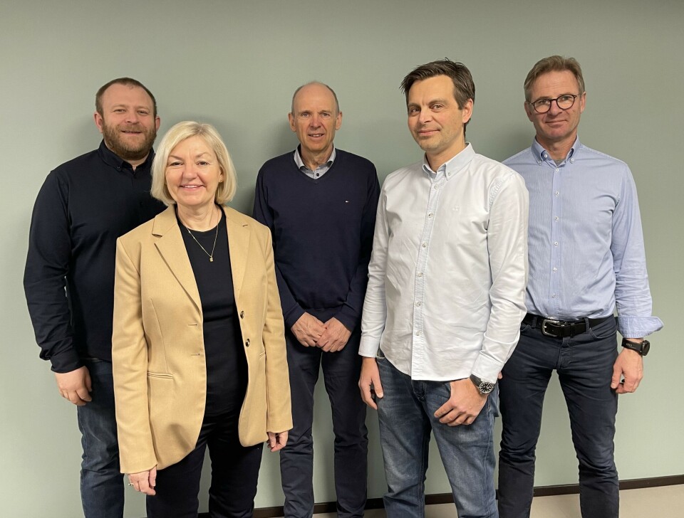 Prosjektsjef Jon Henie i Håndverskompaniet (fra venstre), direktør Eli Grimsby i Oslobygg KF, prosjektleder Trond Sommerdal i Oslobygg KF, daglig leder Sivert Varvin i Håndverkskompaniet og seksjonsleder Magnar Dag Skår i Oslobygg KF. Foto: Oslobygg