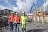 På Økern ungdomsskole og flerbrukshall har Veidekke Entreprenør og Geo Fundamentering & Bergboring spuntet elektrisk. Irene Fure (fra venstre), og Henriette Sletten i Veidekke Bygg Oslo og Marius Øen i Geo Fundamentering & Bergboring har hentet inn verdifull erfaring med grønt grunnarbeid.