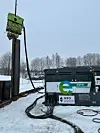 Den elektriske spuntløsningen består av en hengevibro og en elektrisk powerpack. Foto: Veidekke