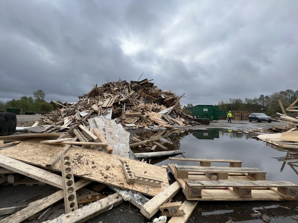 På avfallsmottaket til Ragn-Sells i Moss, er målet å finne ut hvilken kvalitet trematerialet som kommer inn har. På avfallsmottaket til Ragn-Sells i Moss, er målet å finne ut hvilken kvalitet trematerialet som kommer inn har. Foto: Kathrine Torday Gulden