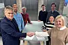 Kontraktssignering for totalentreprisen på Tåsenhjemmet. F.v. Kjetil Runningen og Eirik Fjellheim fra Peab, og Hans Vidar Olsen, Sjur Haug Austbø, Christian Szemes, Jenny Heggedal Furseth og Eli Grimsby fra Oslobygg KF. Foto: Oslobygg KF.
