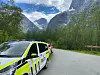 Politi og nødetater er i Kjenndalen der det har gått et snøskred i et turistområde i Loen. Biler og campingvogner er tatt av skredet. Foto: Thomas Thaule / Fjordingen / NTB