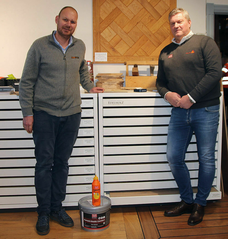 Øistein Heni Olsen fra Tremiljø Prosjekt (t.v.) og Lars Johannessen fra Sika. Klikk for større versjon