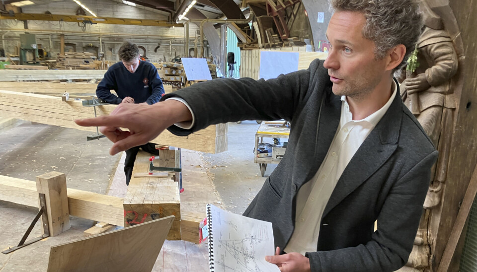 Sjefarkitekt Rémi Fromont fra gjenoppbygningen av Notre-Dame kommer til Norge. Ifølge Fromont var teknikken som ble brukt under gjenoppbygningen den samme som på 1200-tallet. Foto: Jeffrey Schaeffer / AP / NTB