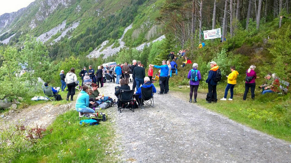Vindkraft-demonstranter på Haramsøya på Sunnmøre.