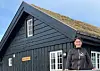 – Koronakundene er gjerne de som har pleid å reise til ferieleiligheten sin i Spania eller Frankrike, men som nå kjøper hytte for å ha et sted å feriere i Norge. De har ikke tenkt så nøye gjennom hva slags hytte de vil ha, og de har det utrolig travelt med å skaffe den, sier daglig leder Stine Karlsen i Familiehytta og Nordlyshytter. Foto: FH Gruppen