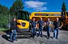 129 maskiner inngår i Volvo Maskins leveranse til Utleiesenteret. Fra venstre salgs- og markedssjef i Utleiesenteret, Morten Dahl, selgerne Kim Nymo og Dag Bjørnar Dønnum i Volvo Maskin, salgsdirektør David Kristianslund i Volvo Maskin og innkjøpsansvarlig Tom Wigdal i Utleiesenteret. Foto: Torbjørn Tandberg