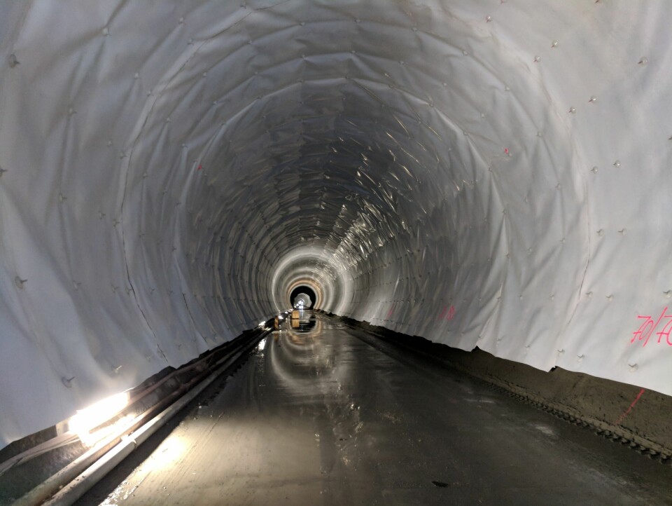 Nye Ulriken togtunnel fikk vannsikringsmembran fra Oldroyd i 2018/2019. Monteringen ble utført av Skanska. Klikk for større versjon Nye Ulriken togtunnel fikk vannsikringsmembran fra Oldroyd i 2018/2019. Monteringen ble utført av Skanska.