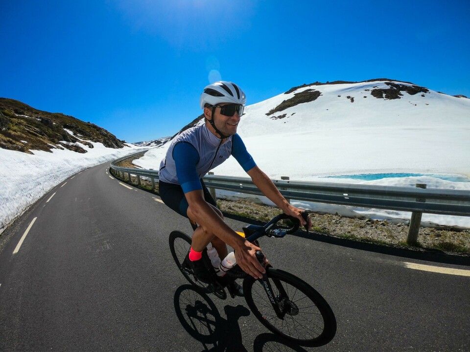 Sykling på Suleskarvegen. Foto: Privat