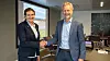 Vegdirektør Ingrid Dahl Hovland og konsernsjef i Skanska Norge, Stein Ivar Hellestad, kunne onsdag signere OPS-kontrakten. Foto: Skanska Norge