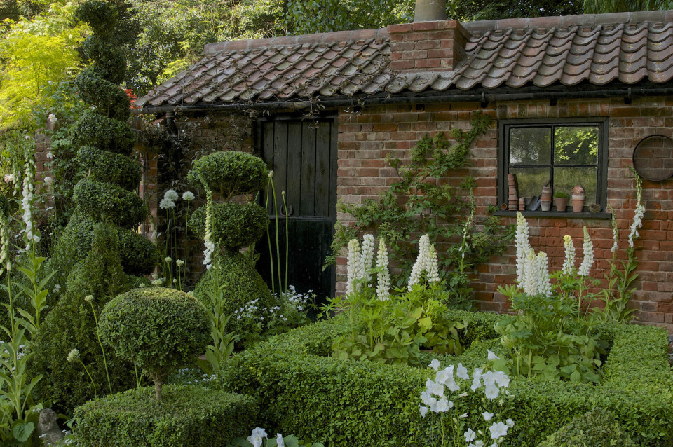 RHS Chelsea Flower Show 2014 The Topiarist’s Garden. Designed by: Marylyn Abbott. Sponsored by: Zenith44. Artisan Garden. RHS Chelsea Flower Show 2014. Foto: RHS/Tim Sandall