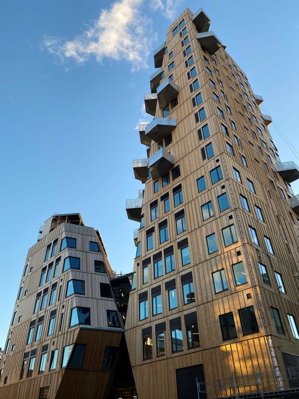 Flere av fasadene til Vertikal Nydalen er så skrå at de må bygges som tak. Foto: Rune Sørlie.