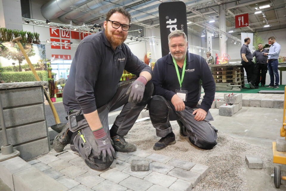 Aaltvedt demonstrerte legging av belegningsstein på Hagemessen 2019. Foto: Svanhild Blakstad