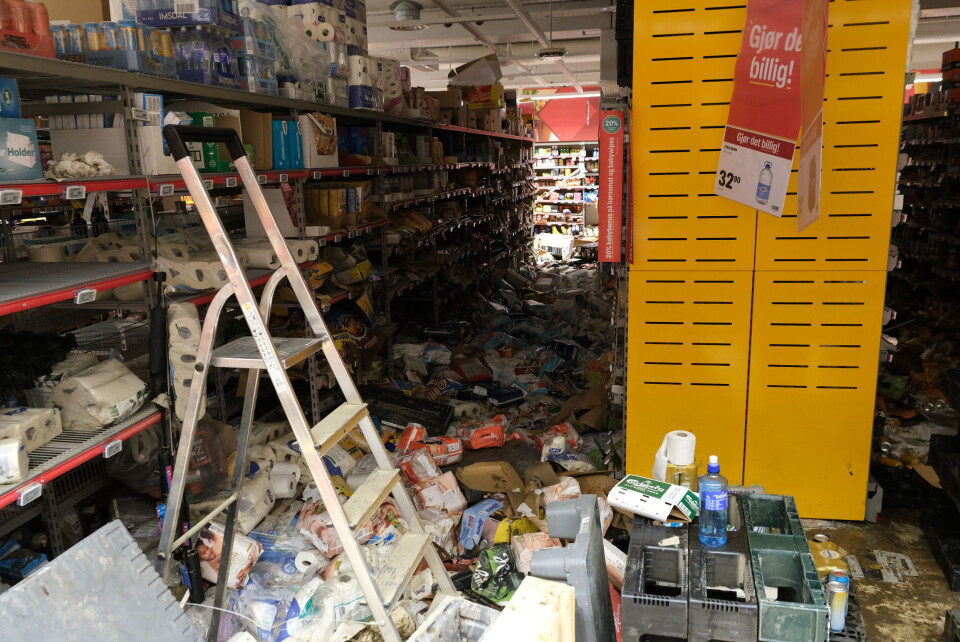 Flommen dro med seg varer gjennom hele butikken. Foto: Marius Lysø