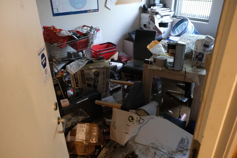 Flommen dro med seg varer gjennom hele butikken. Foto: Marius Lysø