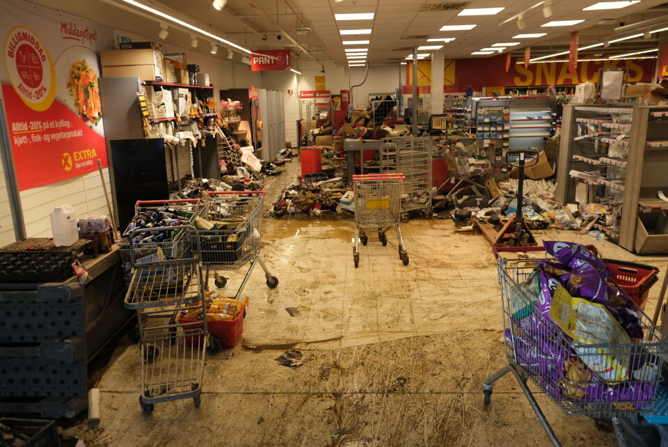Flommen dro med seg varer gjennom hele butikken. Foto: Marius Lysø