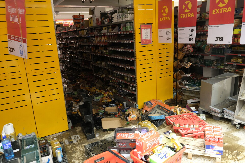 Flommen dro med seg varer gjennom hele butikken. Foto: Marius Lysø