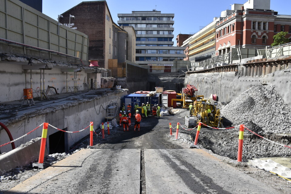 Slik ser det ut bak byggegjerdene når Høyblokka rehabiliteres.