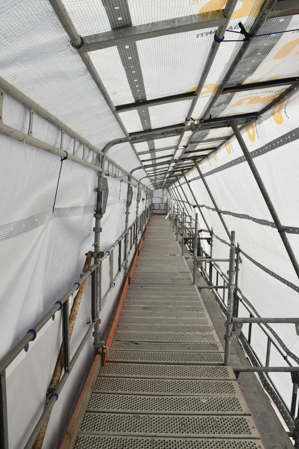 Slik ser det ut bak byggegjerdene når Høyblokka rehabiliteres.