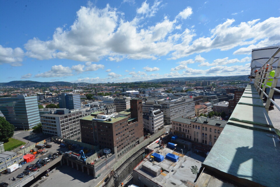 Slik ser det ut bak byggegjerdene når Høyblokka rehabiliteres.