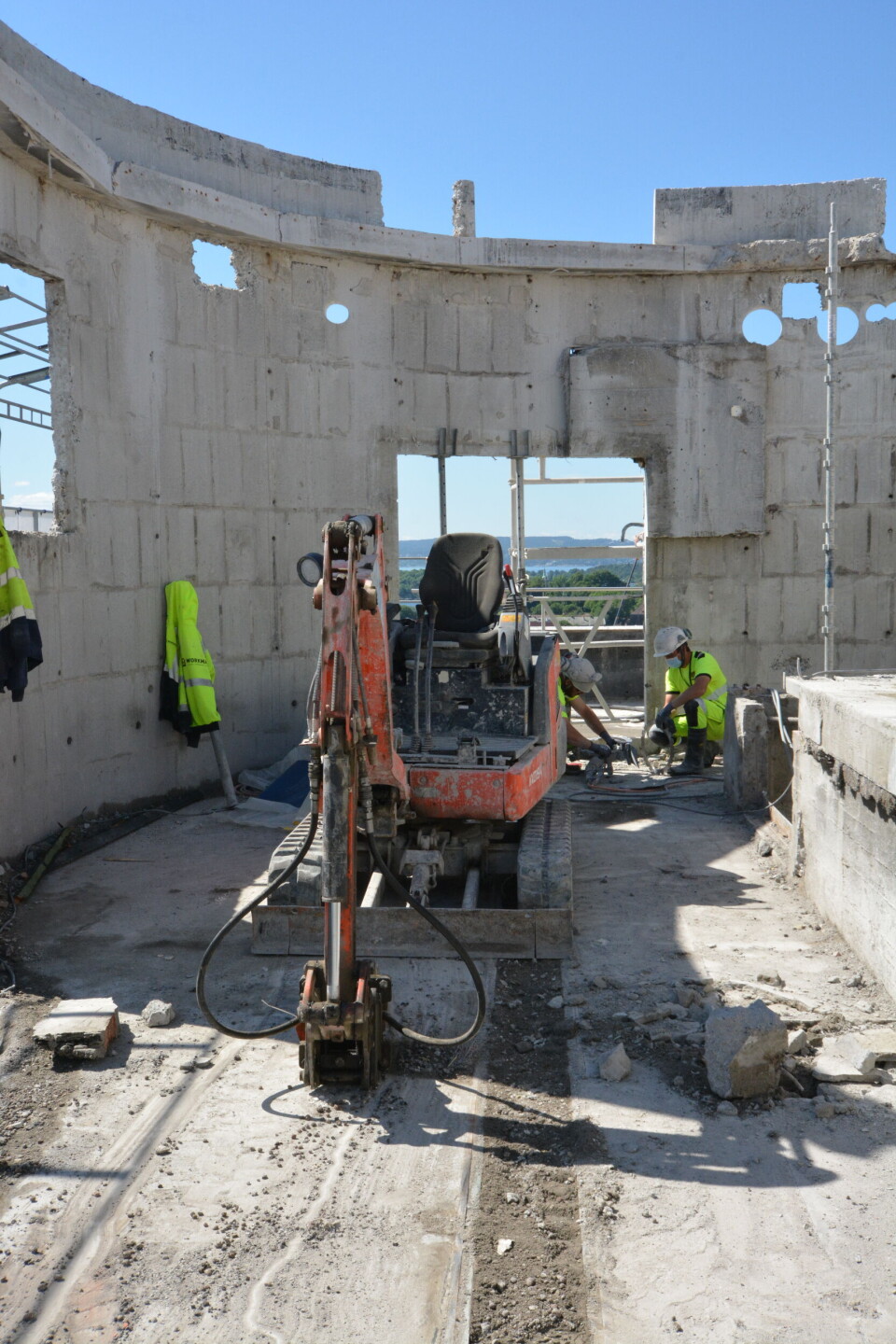 Slik ser det ut bak byggegjerdene når Høyblokka rehabiliteres.