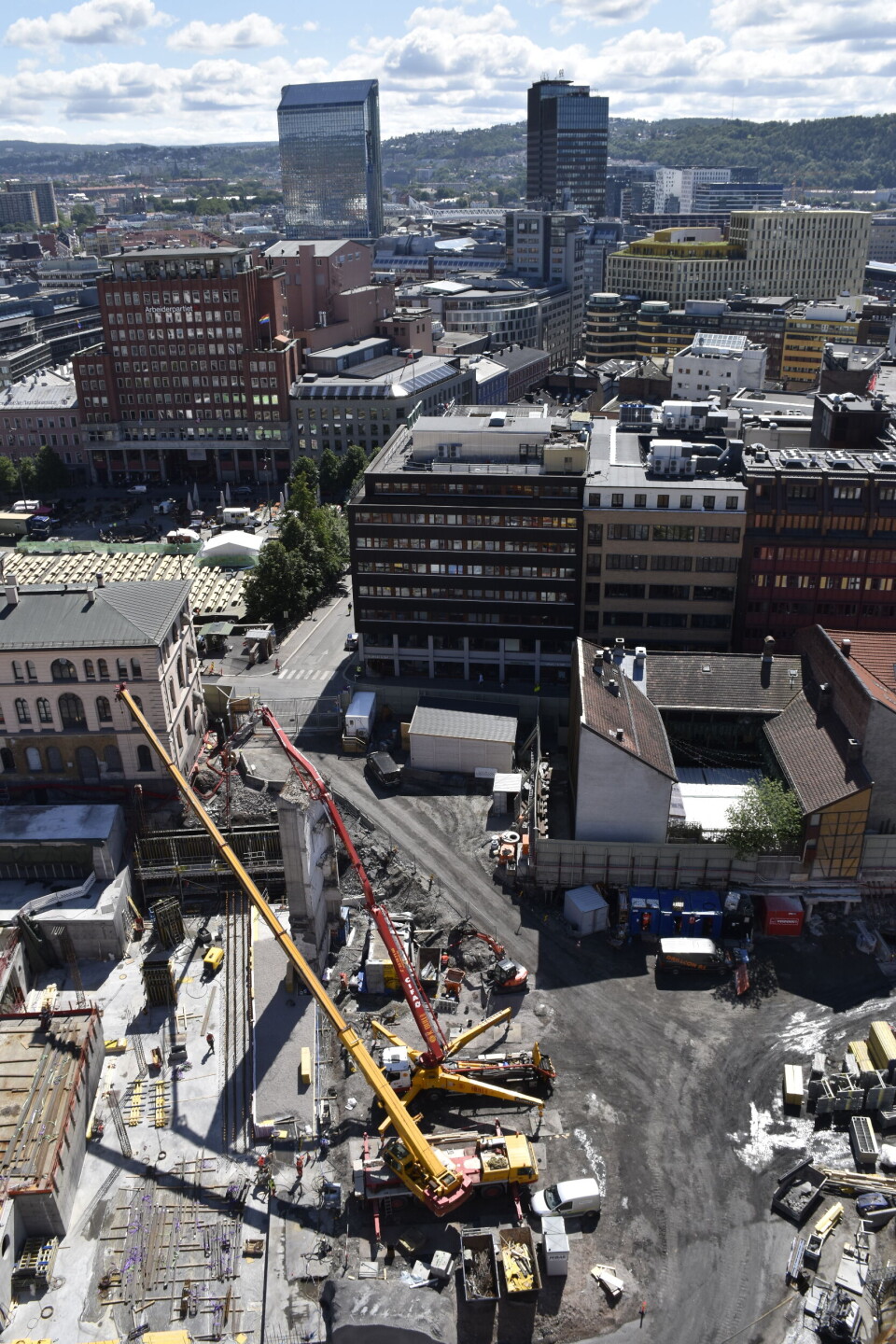Slik ser det ut bak byggegjerdene når Høyblokka rehabiliteres.