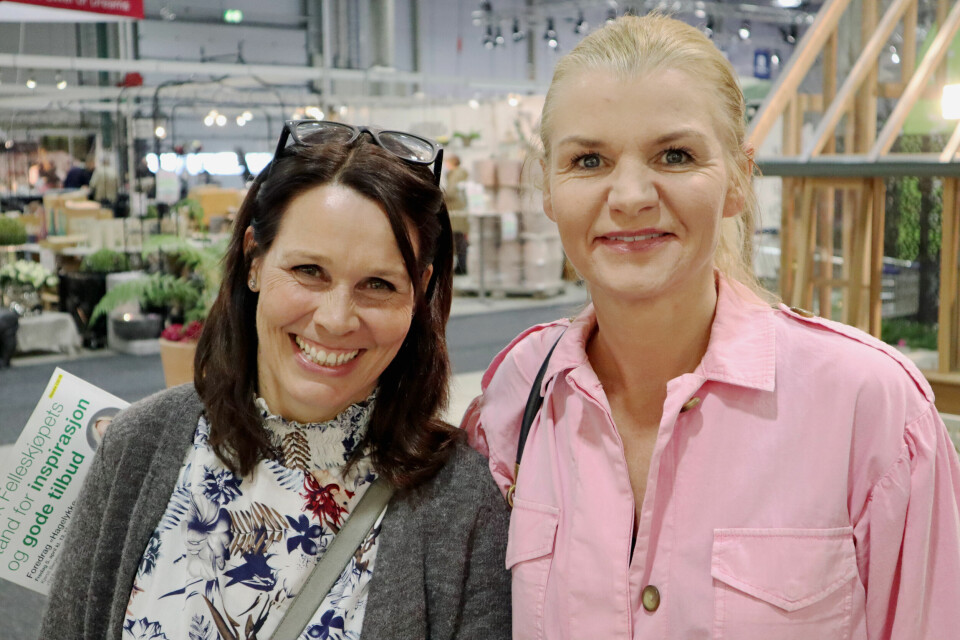 Venninnene Anniken Sværk Nøkleby og Henriette Berle Broch fra Bærum var to av godt over fire tusen som besøkte Hagemessen på åpningsdagen. Foto: Svanhild Blakstad
