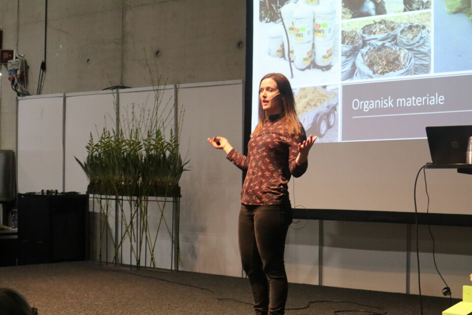 Hageblogger og hobbydyrker Maria Berg Hestad holdt foredrag for en stappfull sal om selvberging på egen tomt. Foto: Svanhild Blakstad