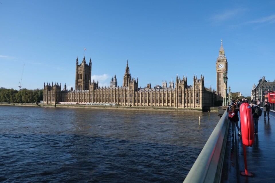 Palace of Westminister fotografert fra Westminister Bridge. Her er stillasene tatt ned. Foto: Marius LysøStore deler av fasaden, som er skjermet for offentligheten, er rammet av forurensning. Foto: Marius LysøGang mellom Overhuset og Underhuset. Foto: Marius Lysø