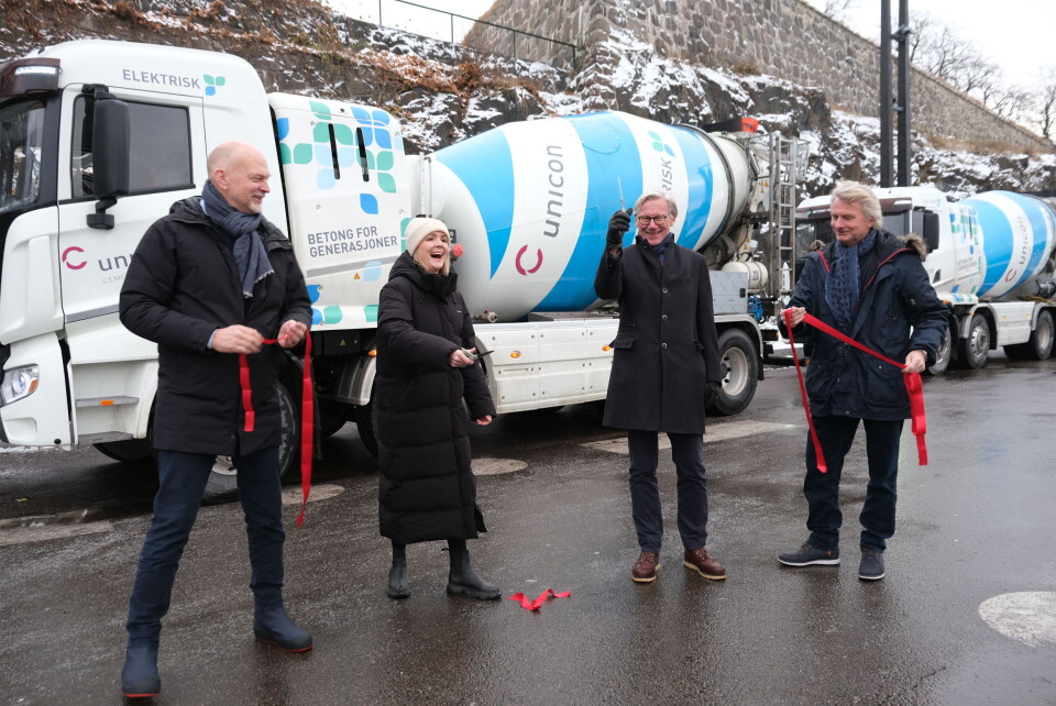 Byråd for miljø og samferdsel, Marit Kristine Vea (Venstre), og byråd for byutvikling, James Stove Lorentzen (Høyre) klippet snoren. Foto: Marius Lysø