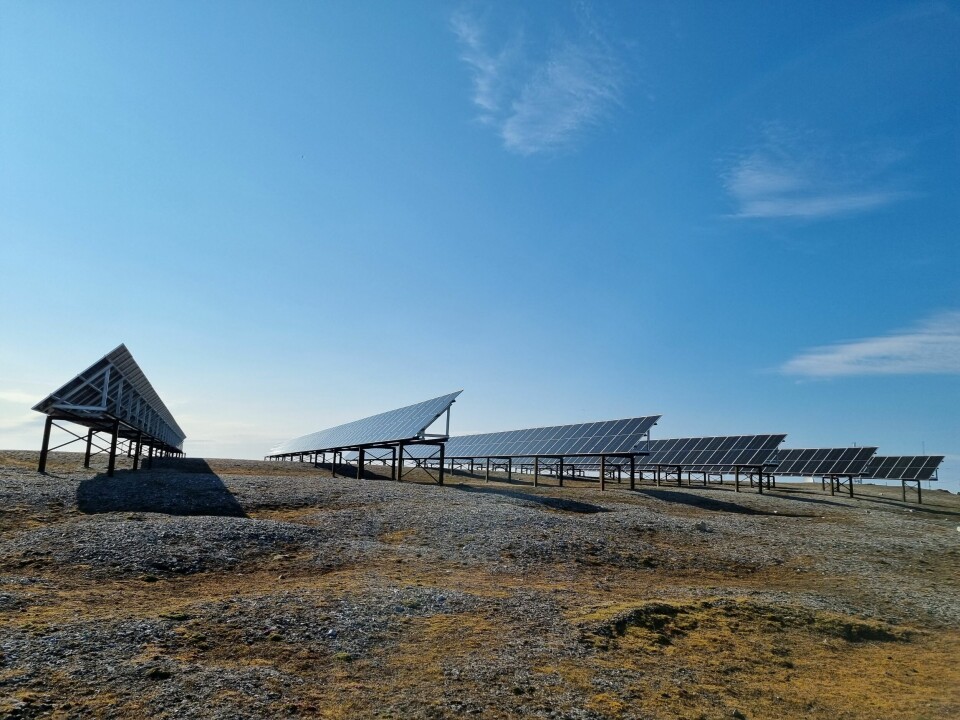 Solceller på Isfjord Radio. Foto: Store Norske
