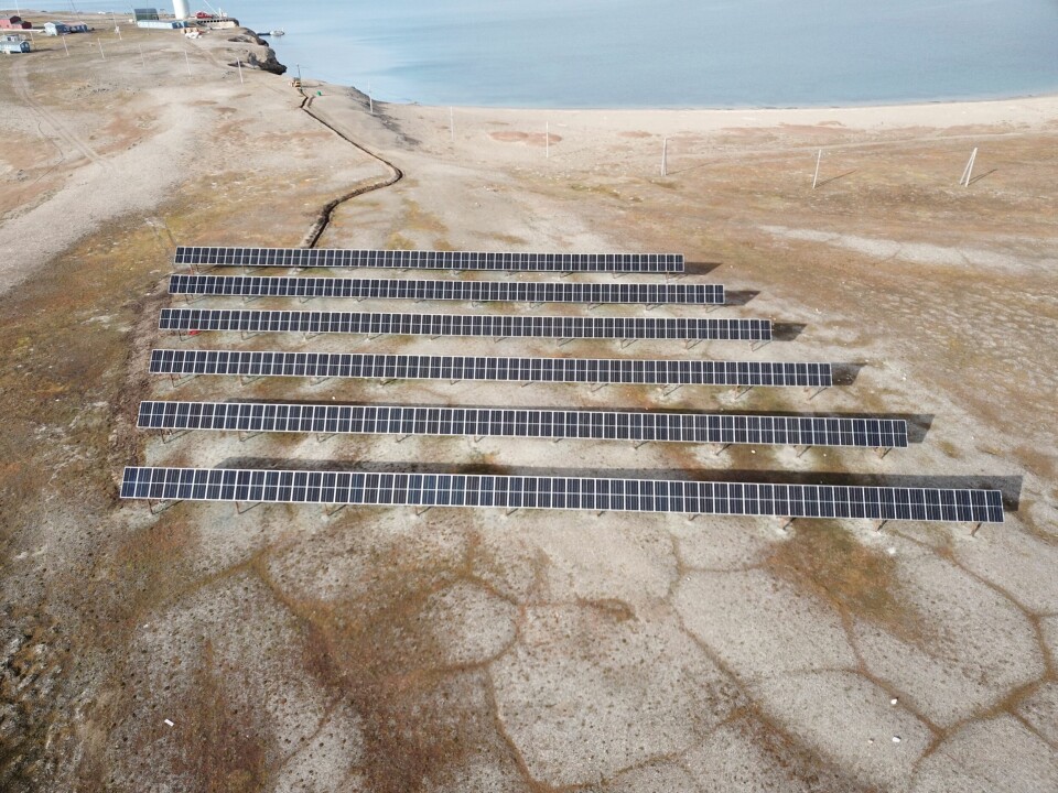 Solceller på Isfjord Radio. Foto: Store Norske