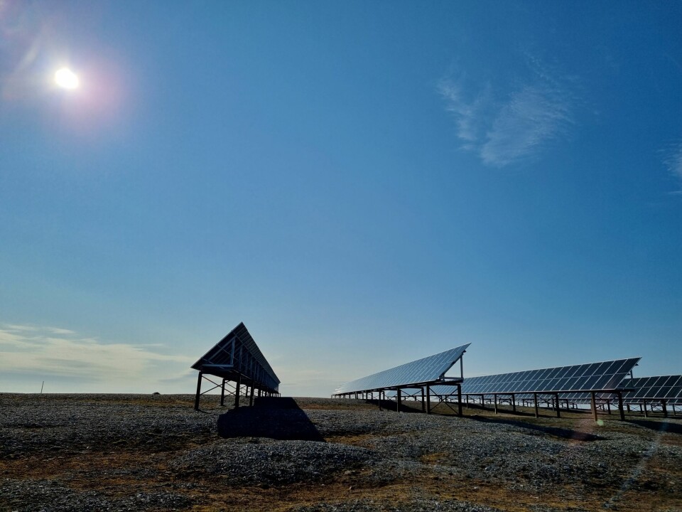 Solceller på Isfjord Radio. Foto: Store Norske
